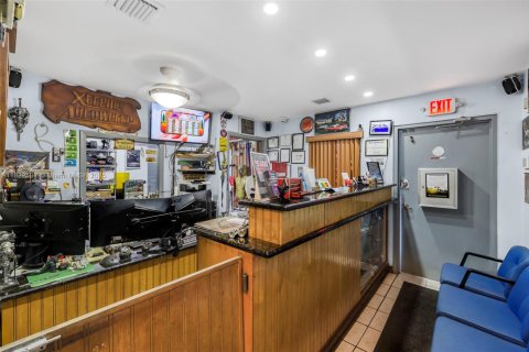 Commercial property in Kendall, Florida № 2038322 - photo 6