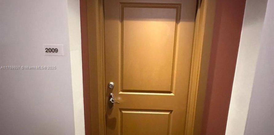 Condominio en Fort Lauderdale, Florida, 1 dormitorio  № 1865408