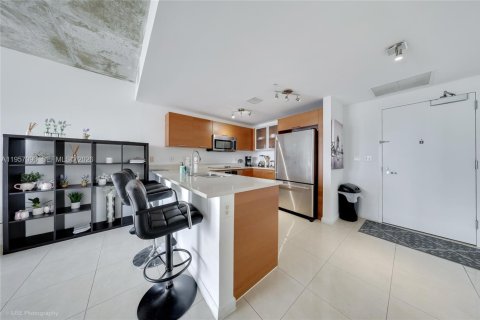Condominio en venta en Miami, Florida, 1 dormitorio, 68.75 m2 № 2011630 - foto 3