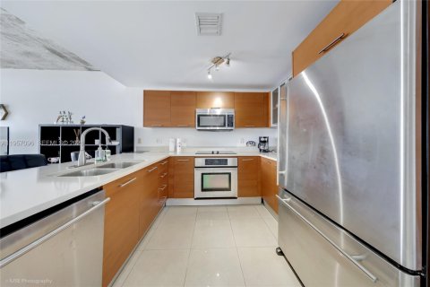 Condominio en venta en Miami, Florida, 1 dormitorio, 68.75 m2 № 2011630 - foto 2