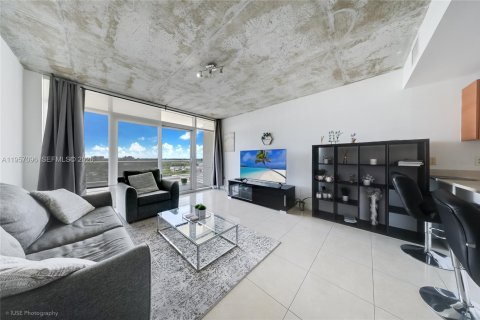 Condominio en venta en Miami, Florida, 1 dormitorio, 68.75 m2 № 2011630 - foto 4