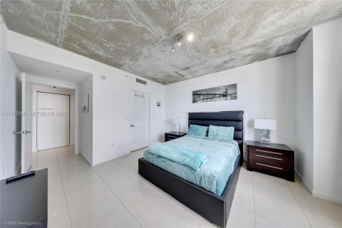 Condominio en venta en Miami, Florida, 1 dormitorio, 68.75 m2 № 2011630 - foto 13