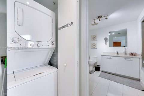 Condominio en venta en Miami, Florida, 1 dormitorio, 68.75 m2 № 2011630 - foto 10
