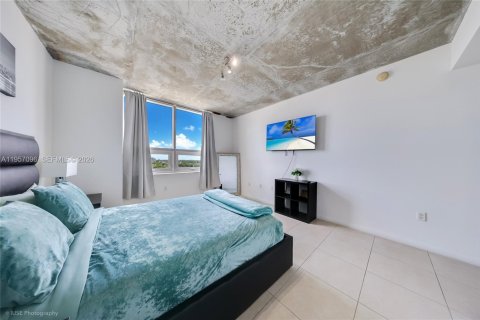 Condominio en venta en Miami, Florida, 1 dormitorio, 68.75 m2 № 2011630 - foto 12