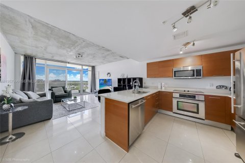 Condominio en Miami, Florida, 1 dormitorio  № 2011630
