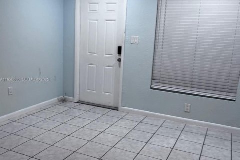 Immobilier commercial à vendre à Fort Lauderdale, Floride: 119.84 m2 № 1994467 - photo 2