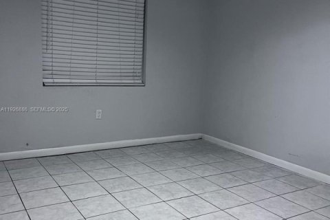 Immobilier commercial à vendre à Fort Lauderdale, Floride: 119.84 m2 № 1994467 - photo 4