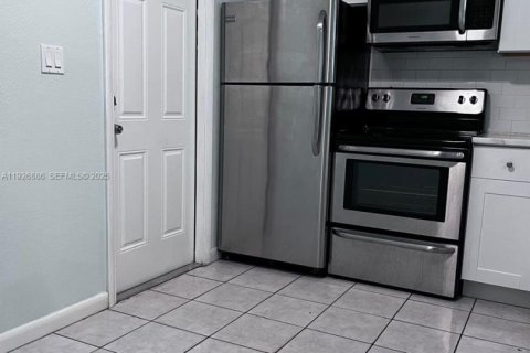 Immobilier commercial à vendre à Fort Lauderdale, Floride: 119.84 m2 № 1994467 - photo 3