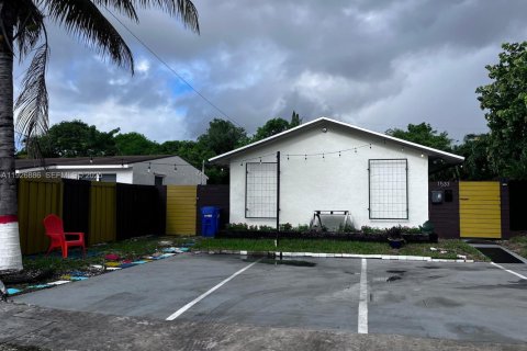 Immobilier commercial à vendre à Fort Lauderdale, Floride: 119.84 m2 № 1994467 - photo 1