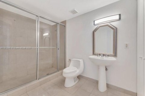Снять в аренду кондоминиум в Серфсайд, Флорида 2 спальни, 117.06м2, № 1758680 - фото 15