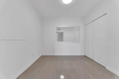Снять в аренду кондоминиум в Серфсайд, Флорида 2 спальни, 117.06м2, № 1758680 - фото 14