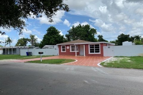 Casa en venta en Hollywood, Florida, 4 dormitorios, 148.18 m2 № 1939081 - foto 9