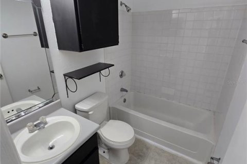Condo in Tampa, Florida, 1 bedroom  № 1916757 - photo 12