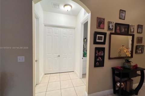 Villa ou maison à vendre à Homestead, Floride: 4 chambres, 221.2 m2 № 2038206 - photo 8