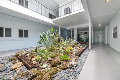 Condominio en alquiler en Miami, Florida, 32.7 m2 № 2076068 - foto 12