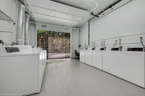 Condominio en alquiler en Miami, Florida, 32.7 m2 № 2076068 - foto 11