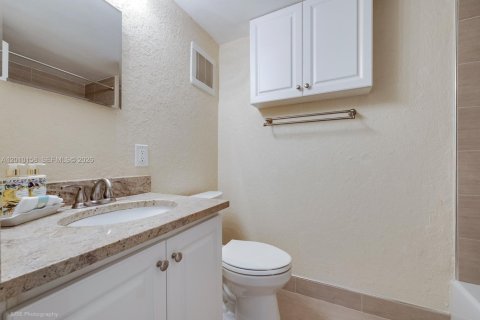 Condominio en alquiler en Miami, Florida, 32.7 m2 № 2076068 - foto 7