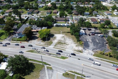 Commercial property in West Park, Florida № 1728744 - photo 4