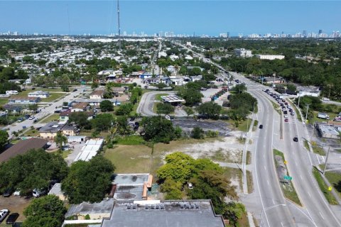 Commercial property in West Park, Florida № 1728744 - photo 8