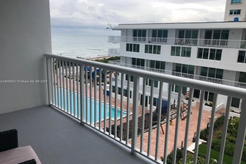 Купить кондоминиум в Майами-Бич, Флорида 51.1м2, № 1981481 - фото 23