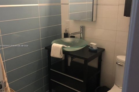 Купить кондоминиум в Майами-Бич, Флорида 51.1м2, № 1981481 - фото 17