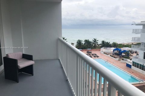 Купить кондоминиум в Майами-Бич, Флорида 51.1м2, № 1981481 - фото 24