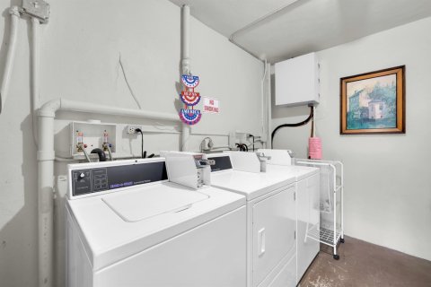 Condo in St. Lucie, Florida, 2 bedrooms № 2191164 - photo 22