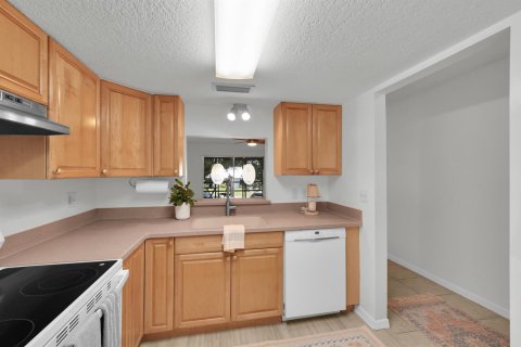 Condo in St. Lucie, Florida, 2 bedrooms № 2191164 - photo 6