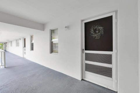 Condo in St. Lucie, Florida, 2 bedrooms № 2191164 - photo 3