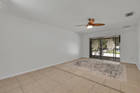 Condo in St. Lucie, Florida, 2 bedrooms № 2191164 - photo 7