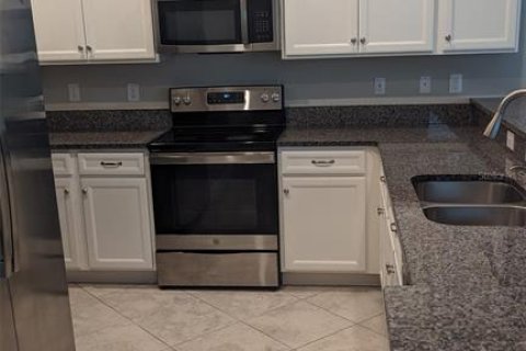 Townhouse in Lutz, Florida 3 bedrooms, 167.32 sq.m. № 2233886 - photo 11