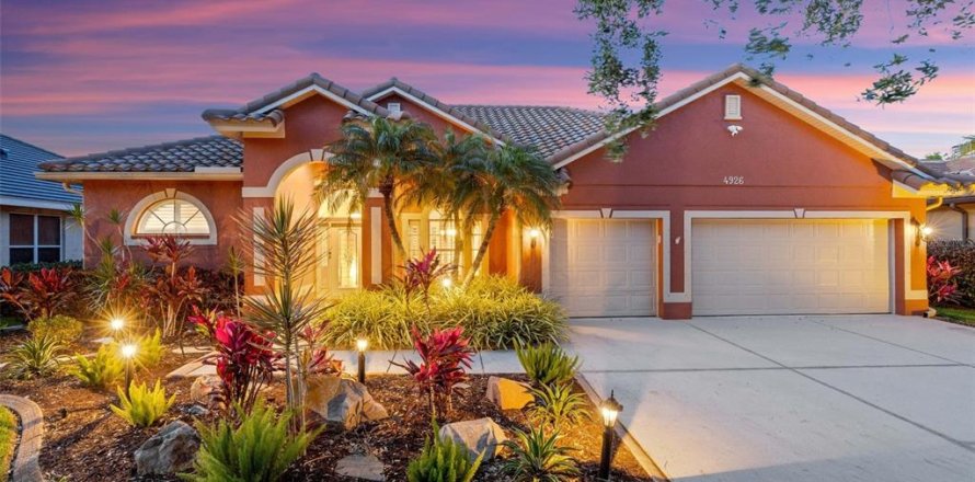 House in Sarasota, Florida 4 bedrooms, 239.22 sq.m. № 1631341
