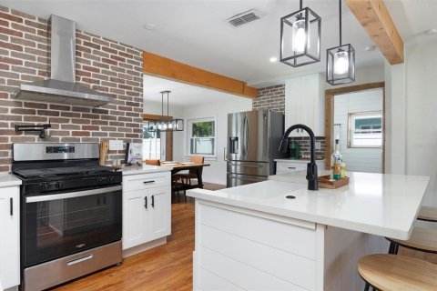 House in Saint Petersburg, Florida 2 bedrooms, 115.94 sq.m. № 2398803 - photo 9