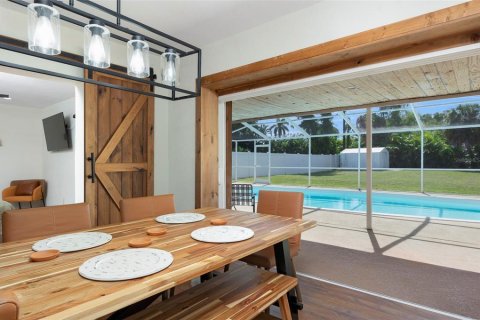 House in Saint Petersburg, Florida 2 bedrooms, 115.94 sq.m. № 2398803 - photo 14