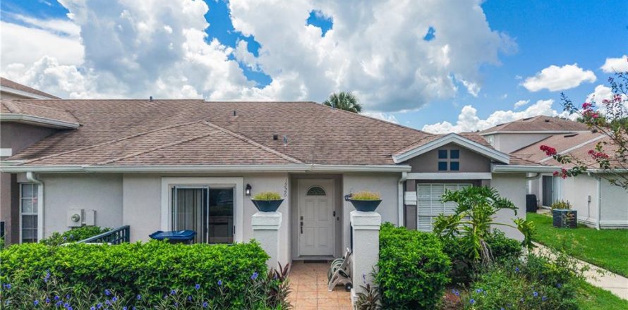 Townhouse in Orlando, Florida 3 bedrooms, 103.68 sq.m. № 2403453