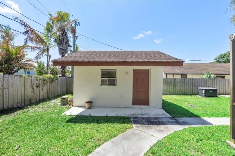 House in West Palm Beach, Florida 3 bedrooms, 175.12 sq.m. № 2075385 - photo 4