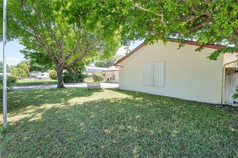 House in West Palm Beach, Florida 3 bedrooms, 175.12 sq.m. № 2075385 - photo 9