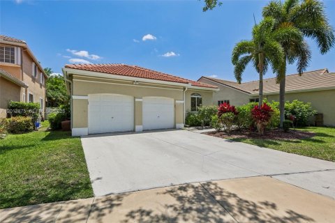Villa ou maison à vendre à Weston, Floride: 4 chambres, 209.49 m2 № 2075647 - photo 4