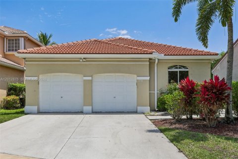 Villa ou maison à vendre à Weston, Floride: 4 chambres, 209.49 m2 № 2075647 - photo 2