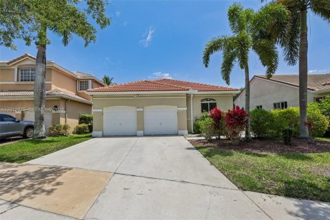 Villa ou maison à vendre à Weston, Floride: 4 chambres, 209.49 m2 № 2075647 - photo 3