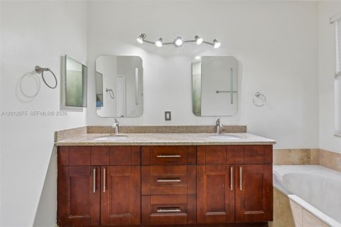 Villa ou maison à vendre à Weston, Floride: 4 chambres, 209.49 m2 № 2075647 - photo 28