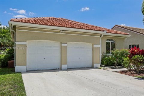 Villa ou maison à vendre à Weston, Floride: 4 chambres, 209.49 m2 № 2075647 - photo 5