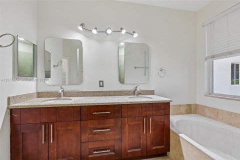 Villa ou maison à vendre à Weston, Floride: 4 chambres, 209.49 m2 № 2075647 - photo 17