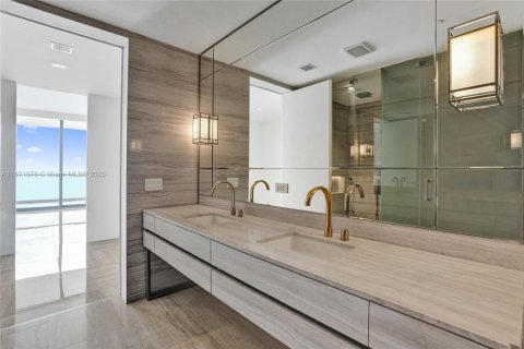 Condominio en venta en Sunny Isles Beach, Florida, 3 dormitorios, 210.98 m2 № 1980019 - foto 13