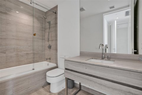 Condominio en venta en Sunny Isles Beach, Florida, 3 dormitorios, 210.98 m2 № 1980019 - foto 19