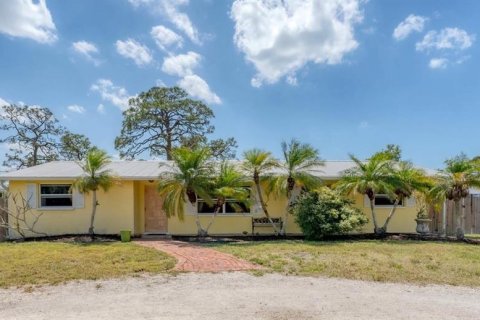 House in Englewood, Florida 3 bedrooms, 148.36 sq.m. № 1614254 - photo 1