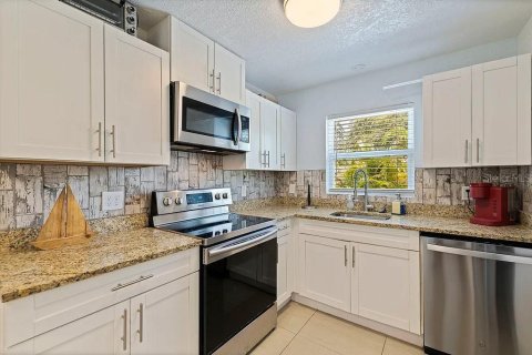 Casa en alquiler en Saint Petersburg, Florida, 4 dormitorios, 119.84 m2 № 1911167 - foto 11