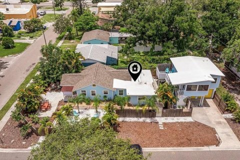Casa en alquiler en Saint Petersburg, Florida, 4 dormitorios, 119.84 m2 № 1911167 - foto 1