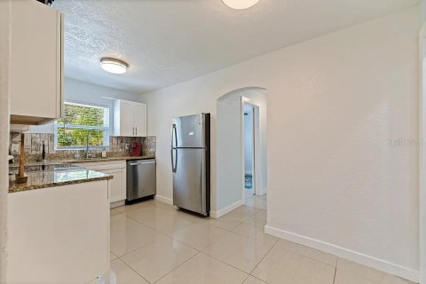 Casa en alquiler en Saint Petersburg, Florida, 4 dormitorios, 119.84 m2 № 1911167 - foto 13