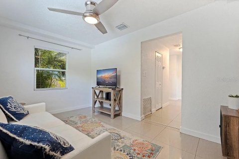 Casa en alquiler en Saint Petersburg, Florida, 4 dormitorios, 119.84 m2 № 1911167 - foto 19